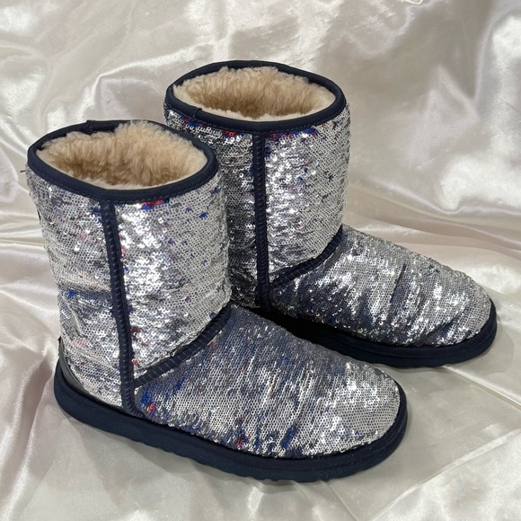 Ugg Short Stellar Sequin Boots Silver Red Blue Shearling Size 6 Special Edition - Picture 12 of 13